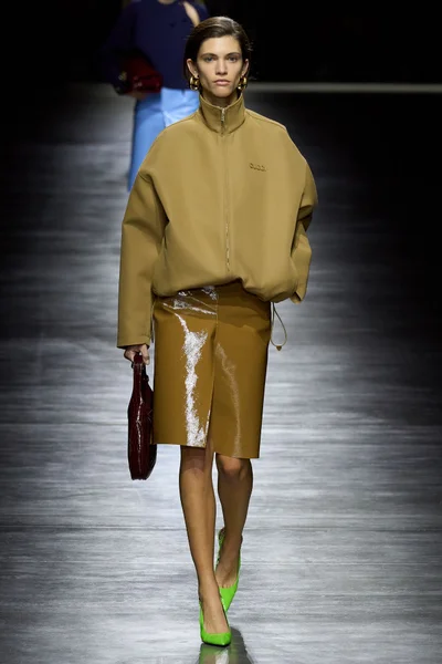 Look 25